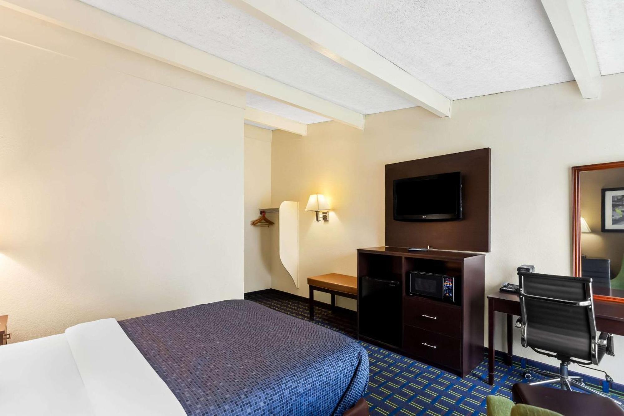 Econo Lodge Waynesboro - Skyline Drive Екстер'єр фото