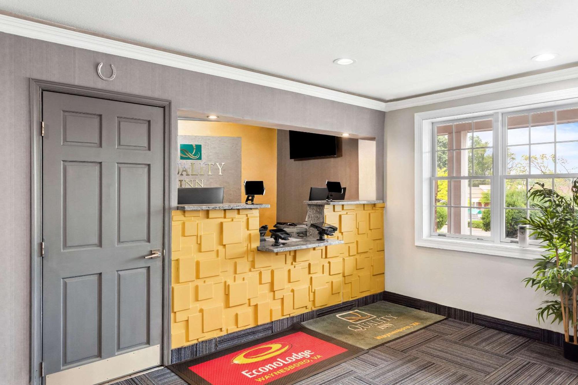 Econo Lodge Waynesboro - Skyline Drive Екстер'єр фото