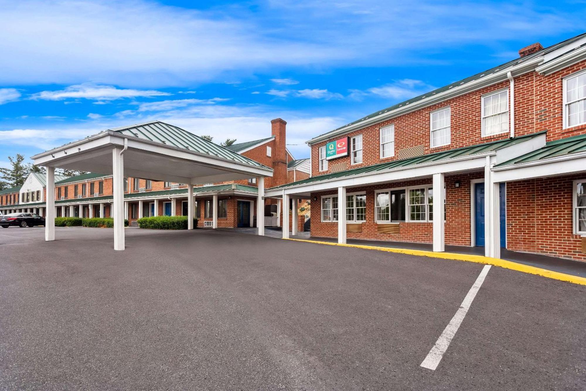 Econo Lodge Waynesboro - Skyline Drive Екстер'єр фото