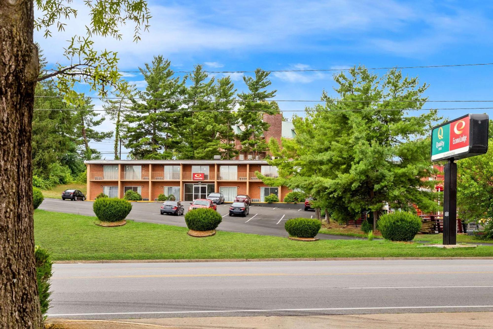 Econo Lodge Waynesboro - Skyline Drive Екстер'єр фото